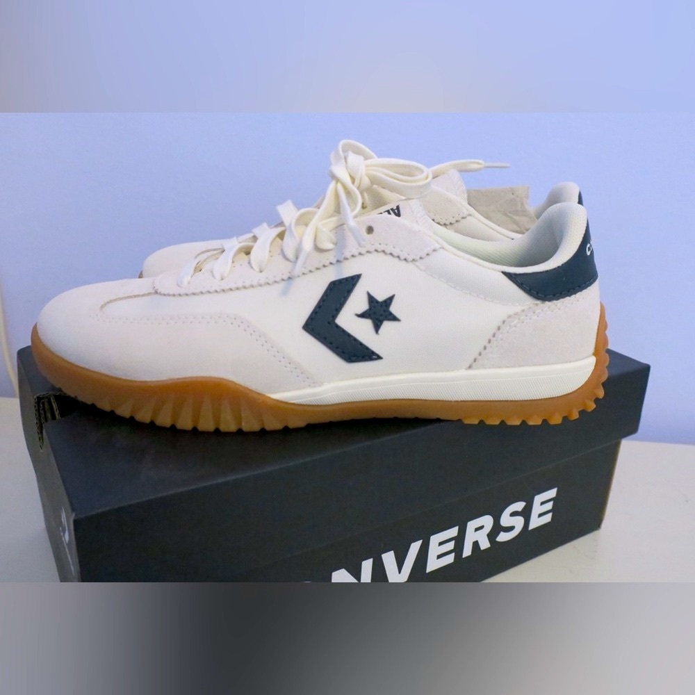 Converse Run Star Trainers M6/W7.5 in Egret/Black/Honey